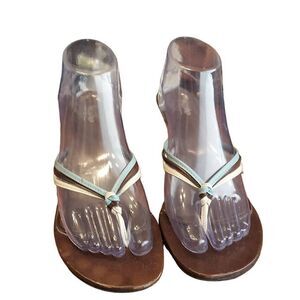 MOSSIMO 9.5 VGC BLUE AND WHITE